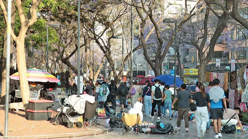 Alameda Central: El patrimonio de la CDMX, oculto bajo el ambulantaje [Fotorreportaje]